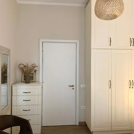Lovely 1 Min Away From The Apartment Vlorë